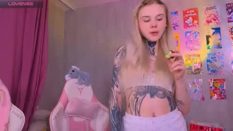 Snapshot of britney_lynch chatting on February 26, 2026, 7:24 pm Britney online show from February 26, 2026, 7:24 pm