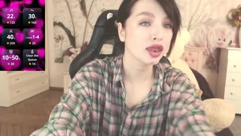 britneybarker online show from October 6, 2025, 2:42 am