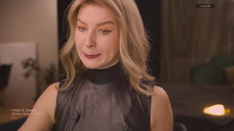 Snapshot of bronnica chatting on January 4, 2025, 3:07 pm Anna online show from January 4, 2025, 3:07 pm