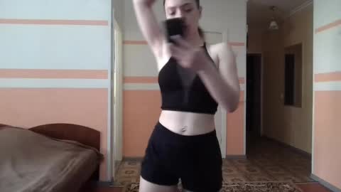 Lina online show from June 3, 2026, 2:33 pm