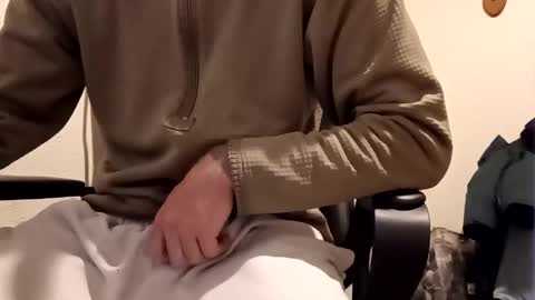 Snapshot of broski2002633810 chatting on October 28, 2025, 6:17 am broski2002633810 online show from October 28, 2025, 6:17 am