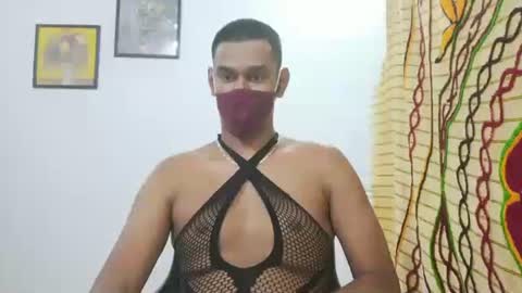 Snapshot of brownguy2505 chatting on October 19, 2025, 3:01 pm brownguy2505 online show from October 19, 2025, 3:01 pm