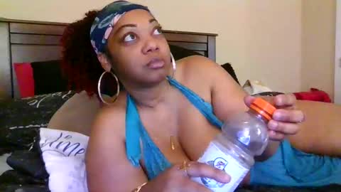 Snapshot of brownroundrenee chatting on September 17, 2025, 9:44 am brownroundrenee online show from September 17, 2025, 9:44 am