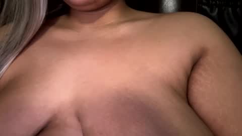 Snapshot of brownsugar0910 chatting on February 24, 2025, 8:25 pm EtherealLilac online show from February 24, 2025, 8:25 pm