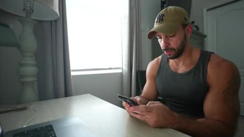 Snapshot of brucestryker chatting on November 17, 2025, 7:30 pm onlyfans BRUCESTRYKER online show from November 17, 2025, 7:30 pm