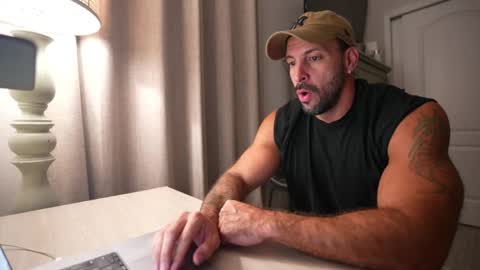 Snapshot of brucestryker chatting on December 19, 2025, 4:41 am onlyfans BRUCESTRYKER online show from December 19, 2025, 4:41 am