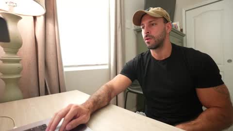 Snapshot of brucestryker chatting on December 22, 2025, 7:11 pm onlyfans BRUCESTRYKER online show from December 22, 2025, 7:11 pm