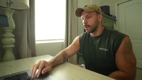 Snapshot of brucestryker chatting on February 24, 2026, 2:59 pm onlyfans BRUCESTRYKER online show from February 24, 2026, 2:59 pm