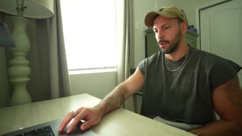 Snapshot of brucestryker chatting on February 28, 2026, 8:21 pm onlyfans BRUCESTRYKER online show from February 28, 2026, 8:21 pm