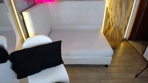 Snapshot of bruja_scarlata chatting on January 17, 2026, 11:48 am Bruja SCarlata online show from January 17, 2026, 11:48 am