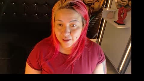 Snapshot of bruja_scarlata chatting on February 19, 2026, 12:39 am Bruja SCarlata online show from February 19, 2026, 12:39 am