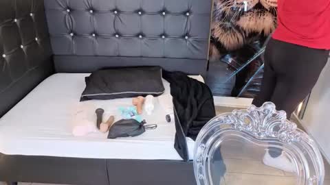 Snapshot of bruja_scarlata chatting on February 21, 2026, 12:33 am Bruja SCarlata online show from February 21, 2026, 12:33 am