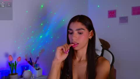 SARAH  online show from December 1, 2025, 5:56 am