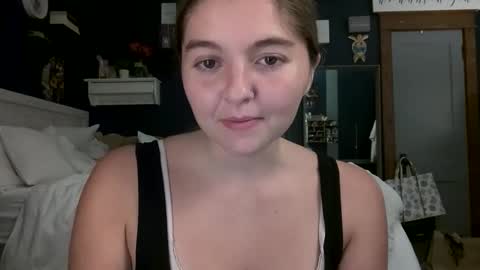 Snapshot of brunettebaby040 chatting on September 9, 2025, 2:33 am brunettebaby040 online show from September 9, 2025, 2:33 am
