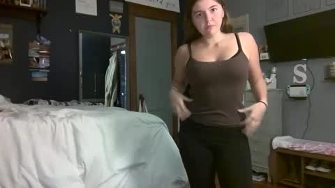 Snapshot of brunettebaby040 chatting on September 11, 2025, 11:38 pm brunettebaby040 online show from September 11, 2025, 11:38 pm