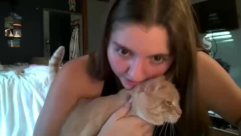 Snapshot of brunettebaby040 chatting on September 20, 2025, 10:22 pm brunettebaby040 online show from September 20, 2025, 10:22 pm