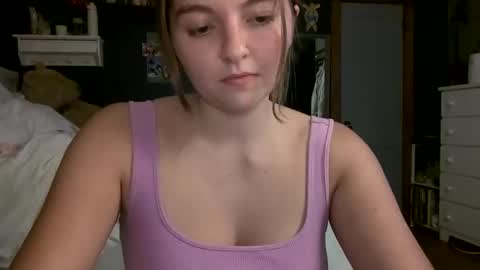 Snapshot of brunettebaby040 chatting on September 22, 2025, 2:02 am brunettebaby040 online show from September 22, 2025, 2:02 am