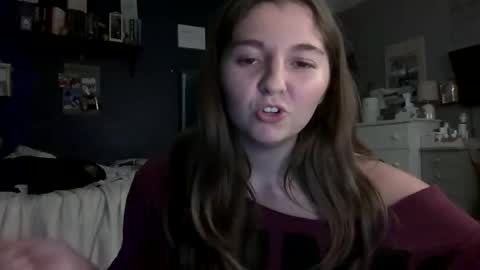 Snapshot of brunettebaby040 chatting on October 3, 2025, 12:07 am brunettebaby040 online show from October 3, 2025, 12:07 am