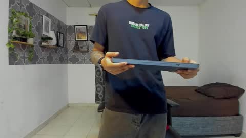 bruno_snow online show from December 3, 2025, 3:25 am