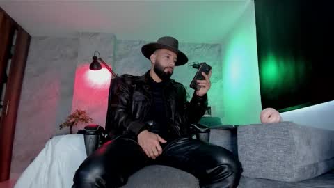 Andres Suarez online show from December 5, 2025, 12:36 pm