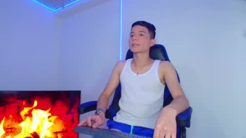 BRYAM INDEPENDENT MODEL online show from January 29, 2025, 2:40 am