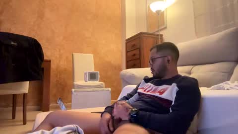 yourteddy online show from January 8, 2025, 5:48 pm