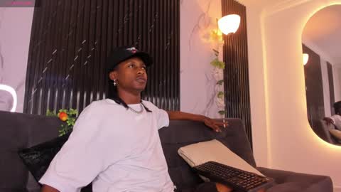 Bryxon  online show from February 6, 2025, 11:54 am