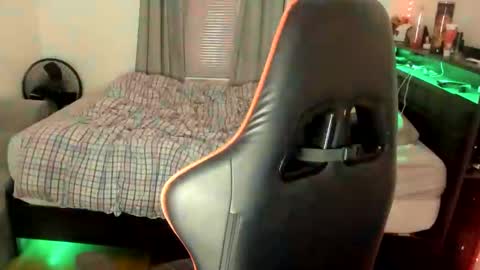 Snapshot of buffsexyman24 chatting on March 2, 2025, 3:56 am buffsexyman24 online show from March 2, 2025, 3:56 am