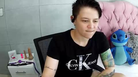 Snapshot of bug2025 chatting on December 3, 2025, 2:19 am bug2025 online show from December 3, 2025, 2:19 am