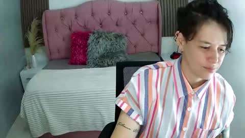 Snapshot of bug2025 chatting on February 13, 2026, 2:51 am bug2025 online show from February 13, 2026, 2:51 am