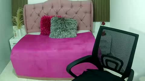 Snapshot of bug2025 chatting on March 3, 2026, 12:50 am bug2025 online show from March 3, 2026, 12:50 am