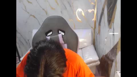 bull_cam online show from September 18, 2025, 7:05 pm