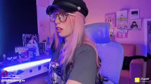 Snapshot of bun_nyx chatting on September 22, 2025, 1:18 am        online show from September 22, 2025, 1:18 am