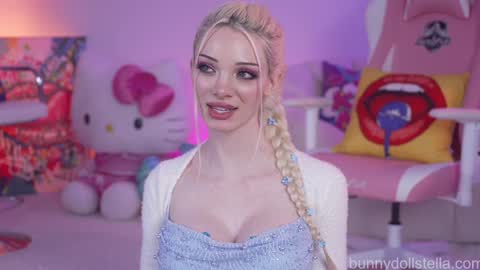 Stella online show from October 26, 2025, 10:36 pm