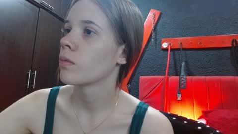 Snapshot of bunnyleahxxx chatting on February 19, 2025, 12:33 pm ANASTASIA online show from February 19, 2025, 12:33 pm
