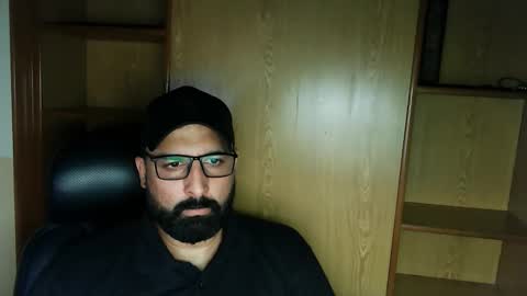 Hairy Arabian online show from September 12, 2025, 4:51 pm