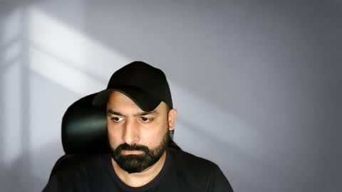 Hairy Arabian online show from September 19, 2025, 4:14 am