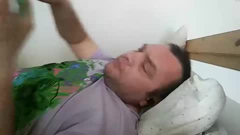 Snapshot of bury703709 chatting on January 14, 2025, 10:27 am Creazy dad online show from January 14, 2025, 10:27 am