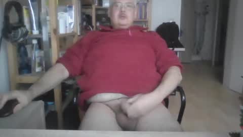 Snapshot of busibaer666 chatting on December 17, 2024, 12:00 pm busi online show from December 17, 2024, 12:00 pm