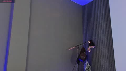 Buster independent model online show from December 12, 2024, 8:03 am