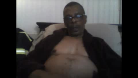 Snapshot of busturgutzgd11 chatting on December 13, 2024, 6:21 am Busturgutzgd1 online show from December 13, 2024, 6:21 am