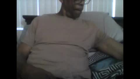 Snapshot of busturgutzgd11 chatting on December 25, 2024, 7:24 pm Busturgutzgd1 online show from December 25, 2024, 7:24 pm