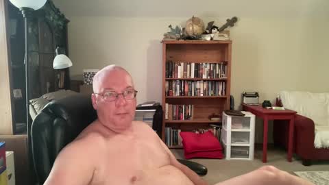 bustyballs100 online show from September 12, 2025, 3:23 pm