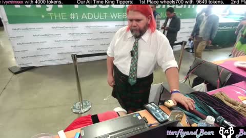 Snapshot of butterflyandbear chatting on December 7, 2024, 10:28 pm Butterfly and Bear online show from December 7, 2024, 10:28 pm