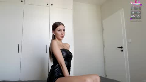 Lauren online show from June 3, 2026, 1:25 pm