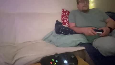 buzzndizzy online show from December 18, 2025, 1:00 am