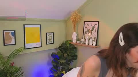 Kira online show from April 11, 2026, 8:18 am