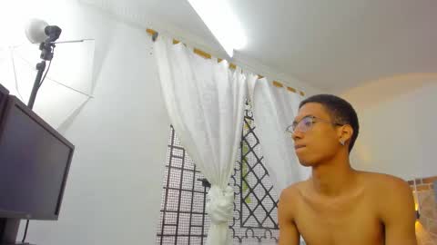 Snapshot of c_worstian_ chatting on December 10, 2024, 6:38 pm c_worstian_ online show from December 10, 2024, 6:38 pm