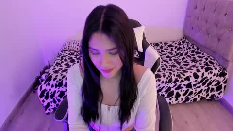 caelisse_cb online show from November 4, 2025, 1:10 pm