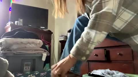 calishop1 online show from February 12, 2025, 10:59 pm